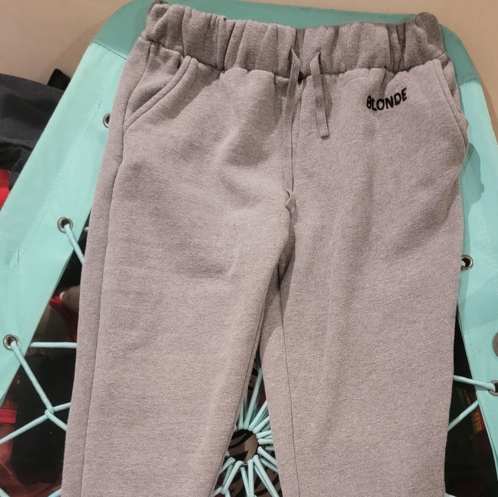 Brunette the label 'blonde' pants